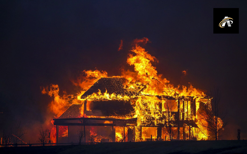آتش سوزی در خانه